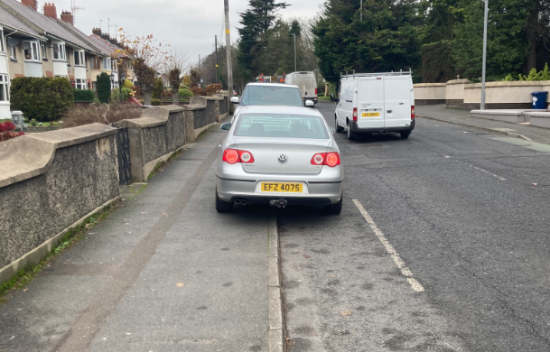 car parked in discretionaty cycle lane